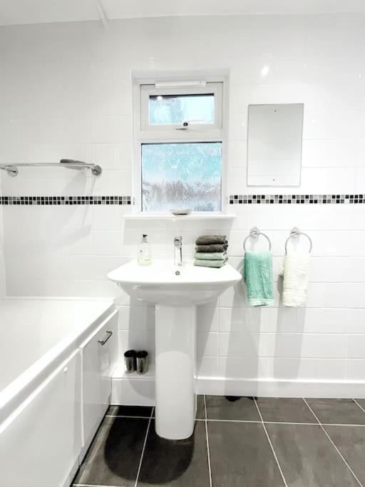 White Eden - Explore Cornwall From A Comfy Central Appartment Сент-Остел Экстерьер фото